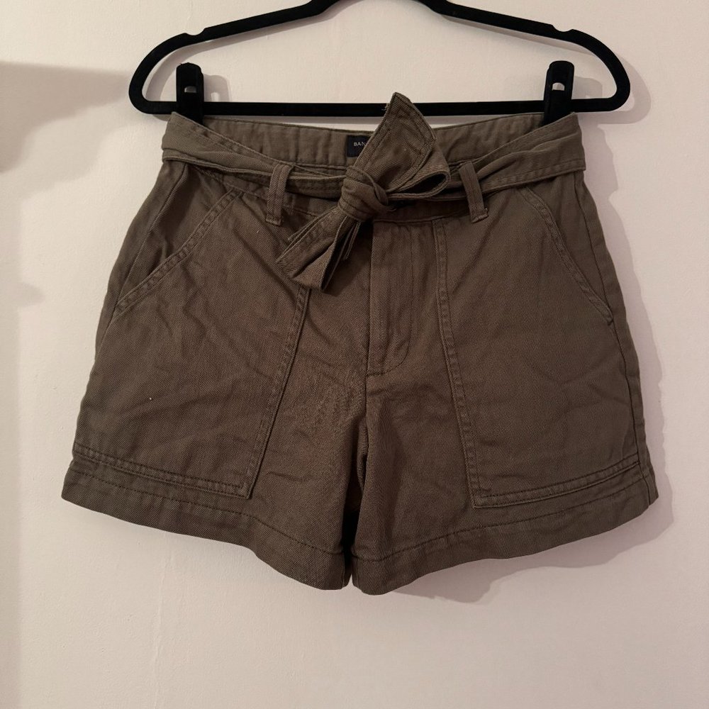 Banana Republic Cargo Shorts | 2 | Olive Green
